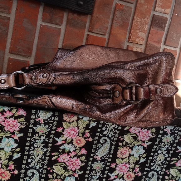 COACH MADISON CRACKLED METALLIC LEATHER MAGGIE SHOULDER HAND BAG. PEWTER COLOR - Picture 5 of 10